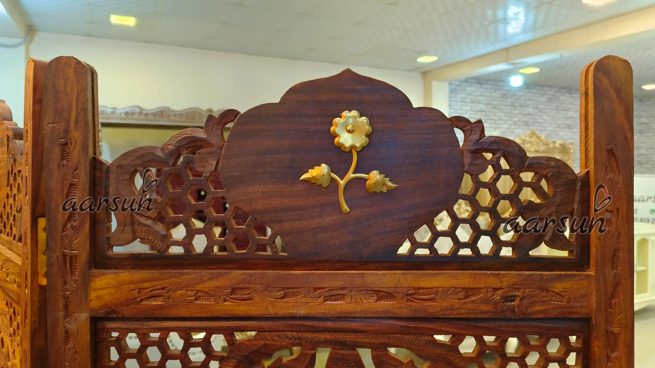 शीशम की लकड़ी की विभाजन दीवारें- कक्ष विभाजक दृश्य 8