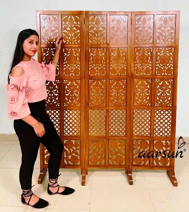 स्टैंड के साथ मिक्स डिज़ाइन रूम डिवाइडर